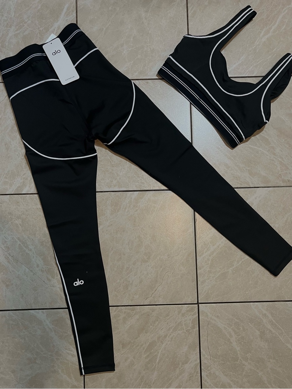 Alo Yoga Bra Set - Black with White